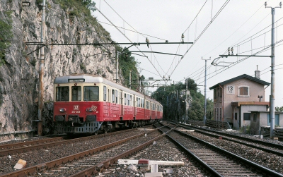 {short description of image}